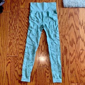 Seamless green camo leggings